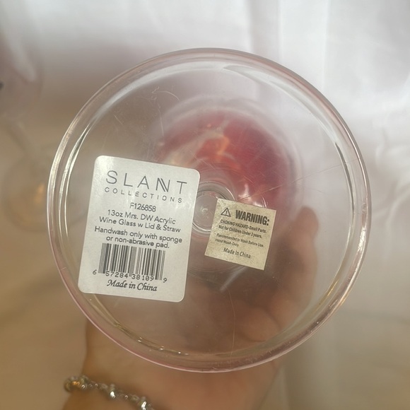 NEW Wedding Glassed Mr. and Mrs. Bride & Groom Glasses Cups - Picture 2 of 2